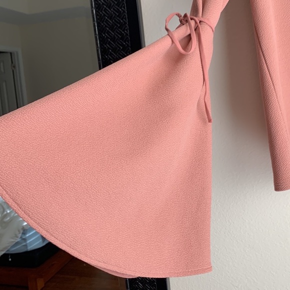 EXPRESS pink wide, long sleeve blouse with strings to adjust on sleeves - Picture 3 of 3